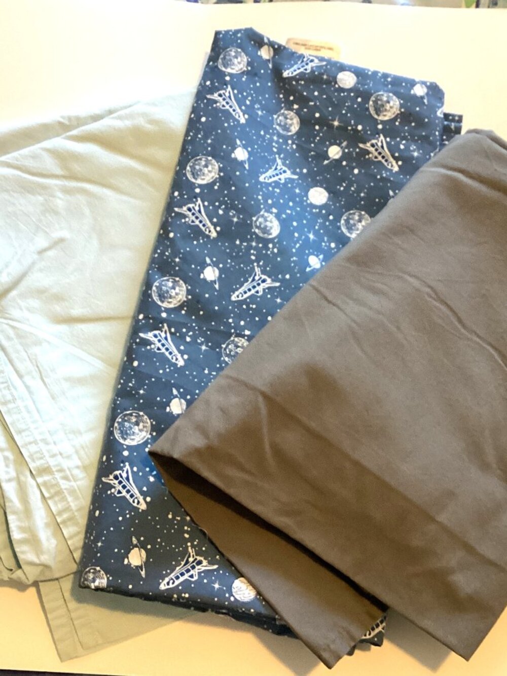 A Bundle of 3 Flat Bed Sheets Bed Linens Sewing Quilting